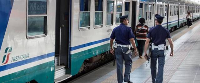 tunisino aggredisce capotreno