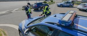 Genova, immigrato trascina una ragazza alla fermata dell’autobus per violentarla e rapinarla