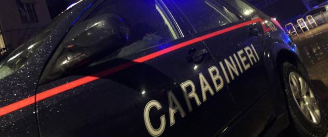 Uccide la moglie fucile