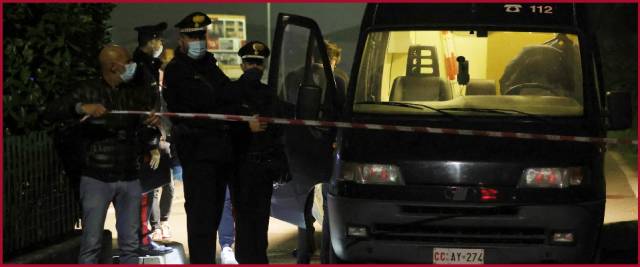 uccide la ex a martellate