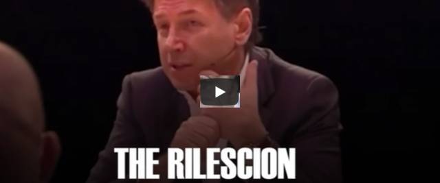 Fa sorridere e pone tanti interrogativi la conferenza di Conte ad Amsterdam, tutta in inglese, nella quale pasticcia con la lingua
