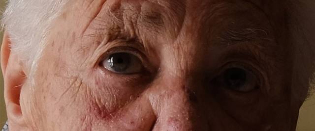 Chi sono e che fanno davvero i caregiver; persone che svolgono attività di assistenza per qualcun altro in condizioni di non autosufficienza