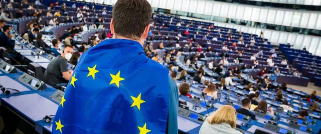 La Commissione Europea fa marcia indietro sulla proposta di direttiva sull'efficienze energetica degli immobili e FdI canta vittoria