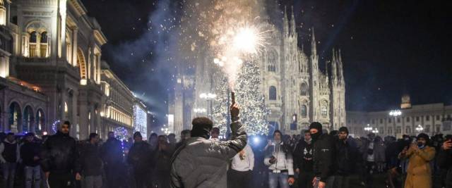 Silenzio dei tg sul Capodanno da incubo a Milano: 30 nordafricani infieriscono su una 19enne