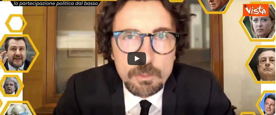 La battuta del grillino Danilo Toninelli sul caos all'interno del Movimento 5 Stelle, pubblicata sul proprio profilo Fb, dovrebbe far sorridere...