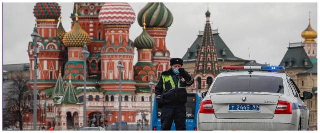 guerra Russia, poliziotto a Mosca
