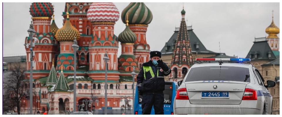guerra Russia, poliziotto a Mosca