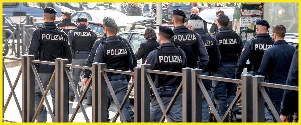 Poliziotti suicidi, la drammatica statistica italiana: 12 morti l'anno,  molti non resistono allo stress - Secolo d'Italia