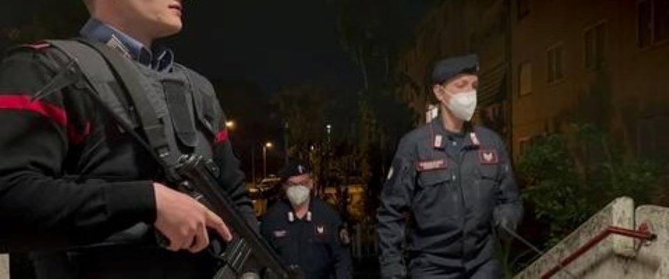 La Rustica, i metodi della banda: chi non pagava veniva spogliato, legato al letto e torturato La Rustica, i metodi della banda: chi non pagava veniva spogliato, legato al letto e torturato