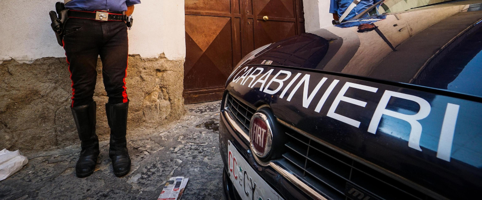 Una donna di 104 anni sviene in bagno, la badante dà l’allarme e i carabinieri la salvano Una donna di 104 anni sviene in bagno, la badante dà l’allarme e i carabinieri la salvano