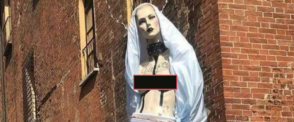 La Madonna nuda al Gay Pride fa infuriare i vescovi e indigna la Meloni. La figuraccia del Pd La Madonna nuda al Gay Pride fa infuriare i vescovi e indigna la Meloni. La figuraccia del Pd
