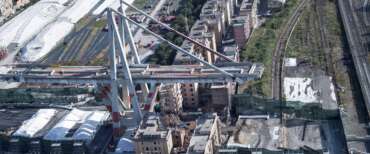 Un particolare delle pile 10 del moncone est di ponte Morandi che il 28 giugno verra’ fatta esplodere, viste dall’elicottero della Guardia di Finanza sezione aerea di Genova. Genova 27 giugno 2019. ANSA/LUCA ZENNARO