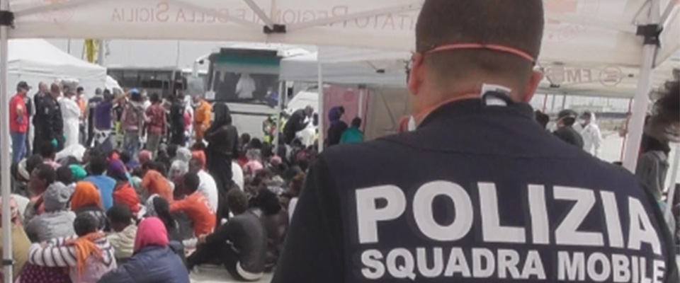 A Roma il ghanese violento torna in azione ma sotto inchiesta è finito il poliziotto che provò a fermarlo