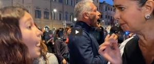 Boldrini litiga con le femministe e viene cacciata dalla piazza: “Allora fatevi difendere dalla Meloni!” (video)