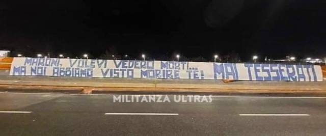striscione maroni