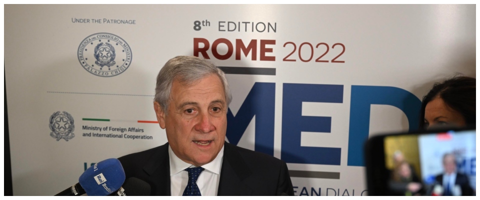 Tajani rifiuta l’incontro col ministro degli Esteri dell’Iran: lo aveva invitato a Roma Di Maio