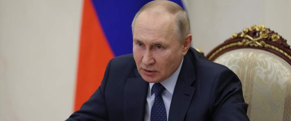 Putin: «La Russia si difenderà con ogni mezzo». E parla di «minaccia nucleare in aumento»