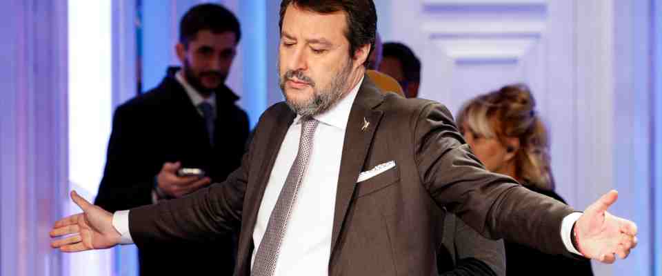 Salvini non si accoda alla retorica su Sanremo: “Anche Mattarella può svagarsi”. Moretti e Carfagna si risentono