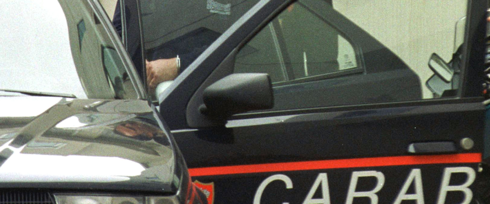 Estorce denaro 