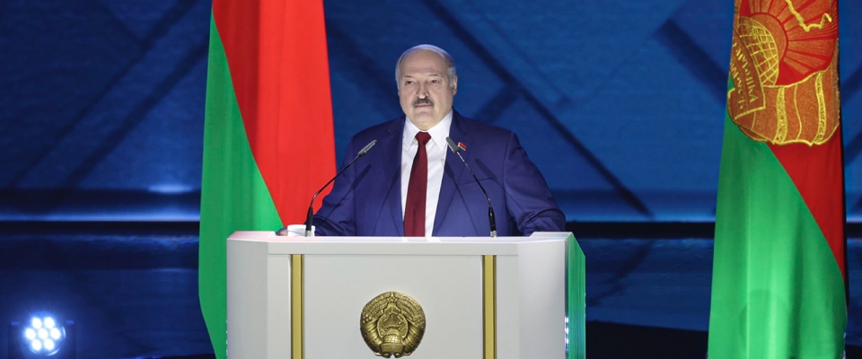 Lukashenko evoca la terza guerra mondiale: “Le armi nucleari salveranno la Bielorussia”