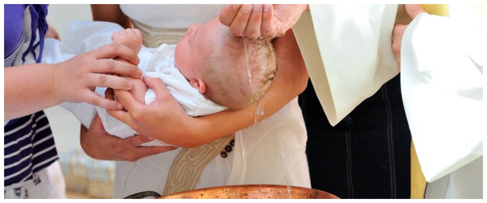 Residuo di acido nell’acqua santa durante il battesimo: bimba di otto mesi in ospedale