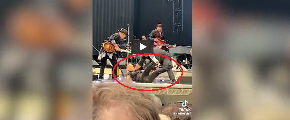 Dopo le polemiche italiane, incidente per Springsteen ad Amsterdam: cade sul palco (video)