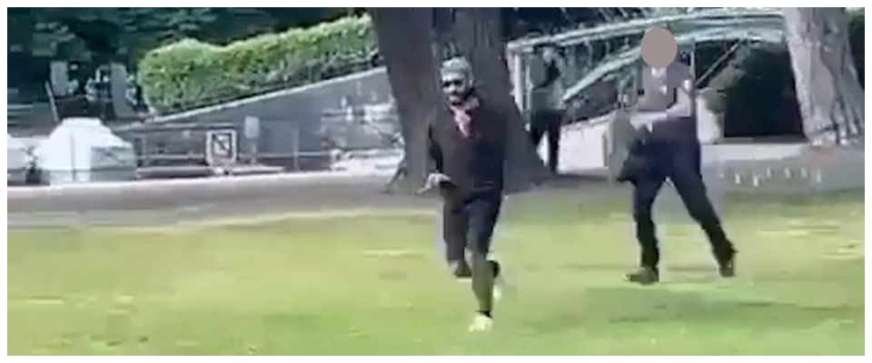 Attacco nel parco giochi francese, Meloni: “Sono senza fiato”. Disperate le condizioni dei bimbi