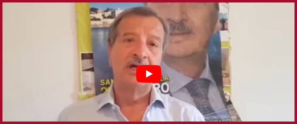 Filmato mentre fa sesso a tre in ufficio, il sindaco Pd di Santa Marinella denuncia: è un ricatto Filmato mentre fa sesso a tre in ufficio, il sindaco Pd di Santa Marinella denuncia: è un ricatto