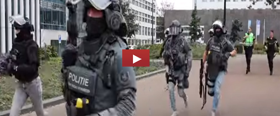 Studente vestito da Rambo semina il panico a Rotterdam: due morti, diversi feriti (video)