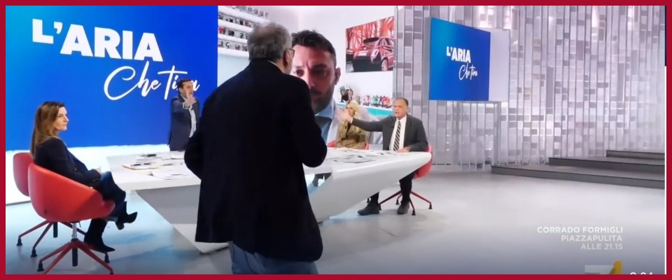 Cecchi Paone “caccia” Raimo dallo studio: “Basta, se ne vada. Fatelo tacere”. Il prof rosso umiliato video)