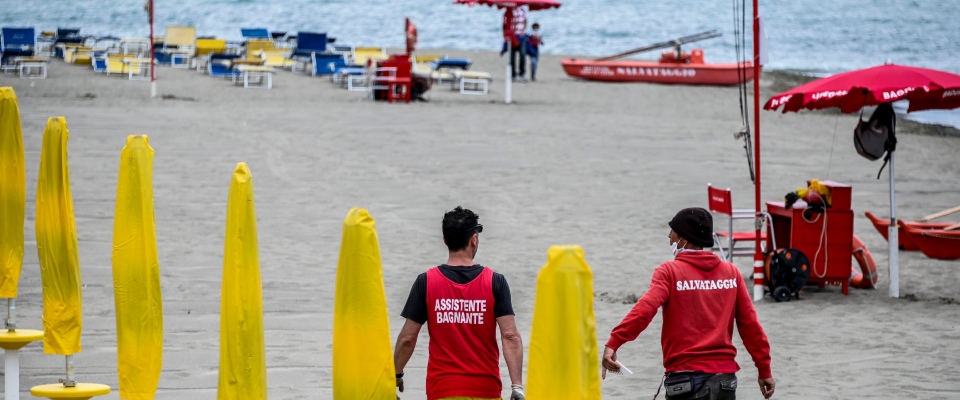 Balneari, per il Consiglio di Stato le spiagge in Italia sono scarse: “Subito le gare”. Ma il governo è ...