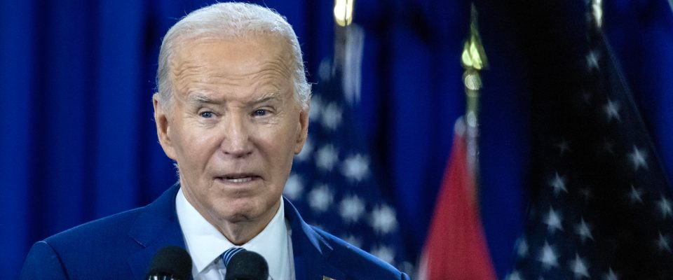 Biden avverte Putin: “Se attacca i Paesi Nato reagiremo”. L’indiscrezione di Politico: “Missili a Kiev già inviati”