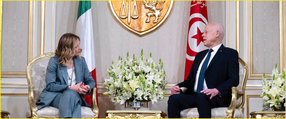 Tunisi, bilaterale Meloni Saied: siglati 3 accordi. “Insieme contro gli schiavisti del terzo millennio” (video)