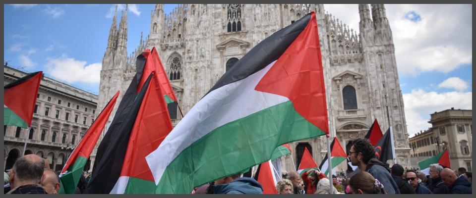 Caos 25 aprile a Milano: insulti e botte ai manifestanti della Brigata ebraica, i pro-Pal si prendono la piazza