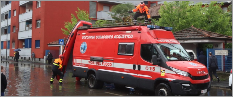 Milano sott’acqua, il Lambro esonda, traffico in tilt. De Corato: è il frutto dell’incuria di Sala (video)