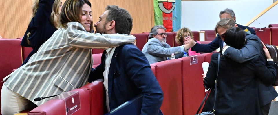 Liguria, figuraccia della sinistra: bocciata la mozione di sfiducia a Toti. Fallisce la spallata