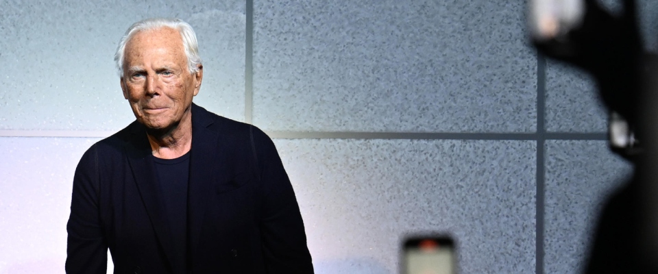 Giorgio Armani compie 90 anni, gli auguri di Giorgia Meloni: “Grande italiano, icona di stile senza tempo” Giorgio Armani compie 90 anni, gli auguri di Giorgia Meloni: “Grande italiano, icona di stile senza tempo”