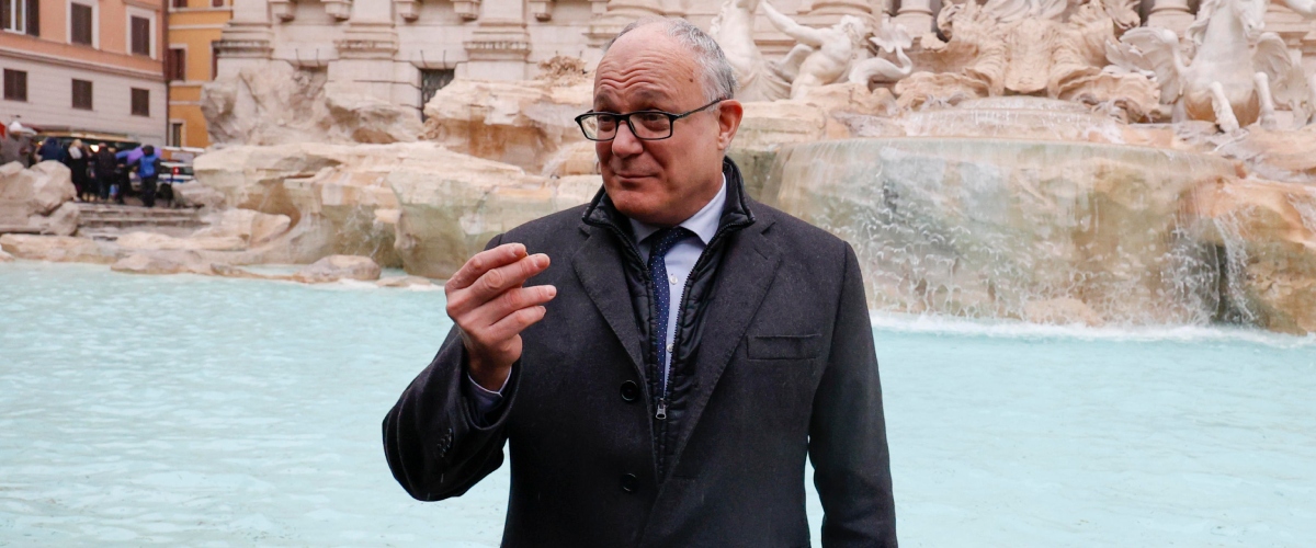 gualtieri nel pallone paralizza il commercio a roma ugl lo inchioda un piano folle da Secoloditalia.it gualtieri nel pallone paralizza il commercio a roma ugl lo inchioda un piano folle
