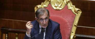 25 aprile, La Russa: “Una data per unire non per dividere”. E le sinistre inventano un altro caso: ha parlato da seduto