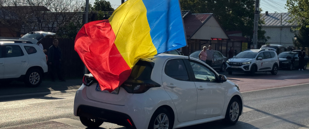 Romania al voto: George Simion al seggio tra applausi, bandiere e la speranza di una svolta a destra