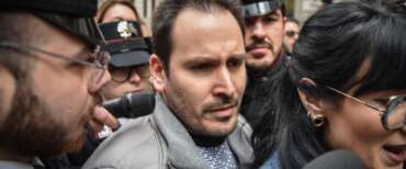 Blitz dei carabinieri in casa di Andrea Sempio, dei genitori e di due amici. Si cerca anche l’arma del delitto
