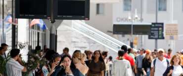 Blackout a Cannes, schermi spenti e case al buio