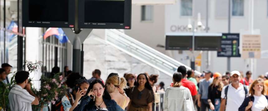 Blackout a Cannes, schermi spenti e case al buio Blackout a Cannes, schermi spenti e case al buio