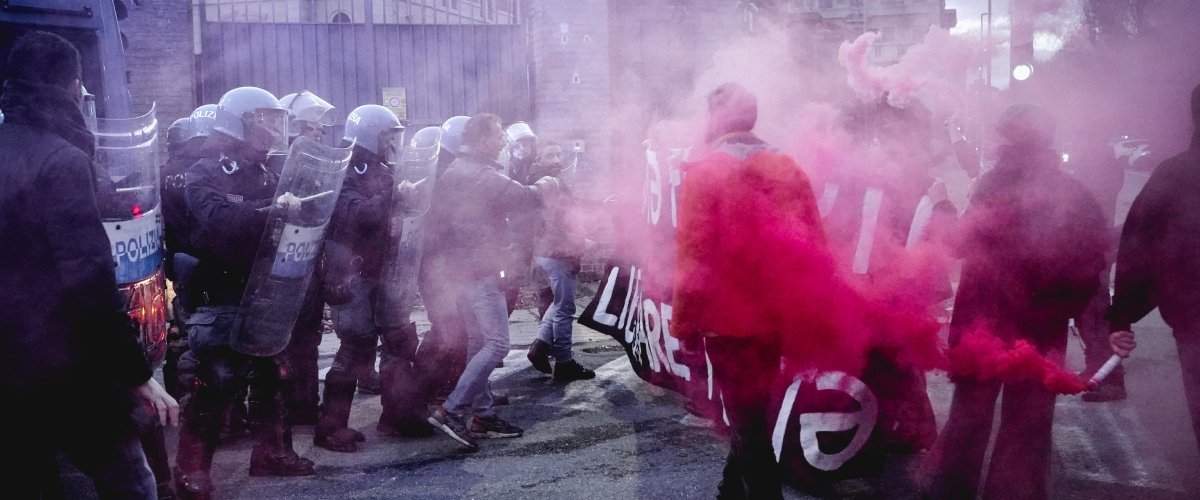 migranti mettono a ferro e fuoco il cpr di torino per la seconda volta quattro poliziotti feriti scatta il soccorso rosso da Secoloditalia.it migranti mettono a ferro e fuoco il cpr di torino per la seconda volta quattro poliziotti feriti scatta il soccorso rosso