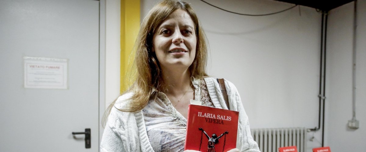 Alla faccia della sinistra antimafia (e della legalità in genere): spunta sui social lo scatto della Salis col boss ?ndranghetista (la foto) Alla faccia della sinistra antimafia (e della legalità in genere): spunta sui social lo scatto della Salis col boss ?ndranghetista (la foto)