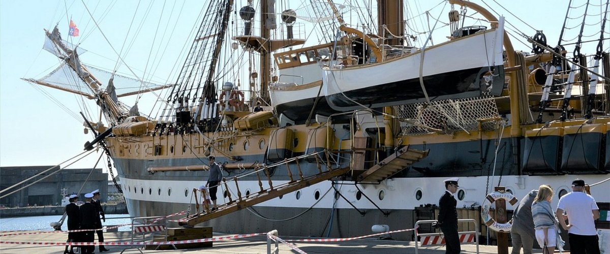 amerigo vespucci sulla rotta dell eccellenza del made in italy la meraviglia attracca a napoli e ammalia 33mila visitatori