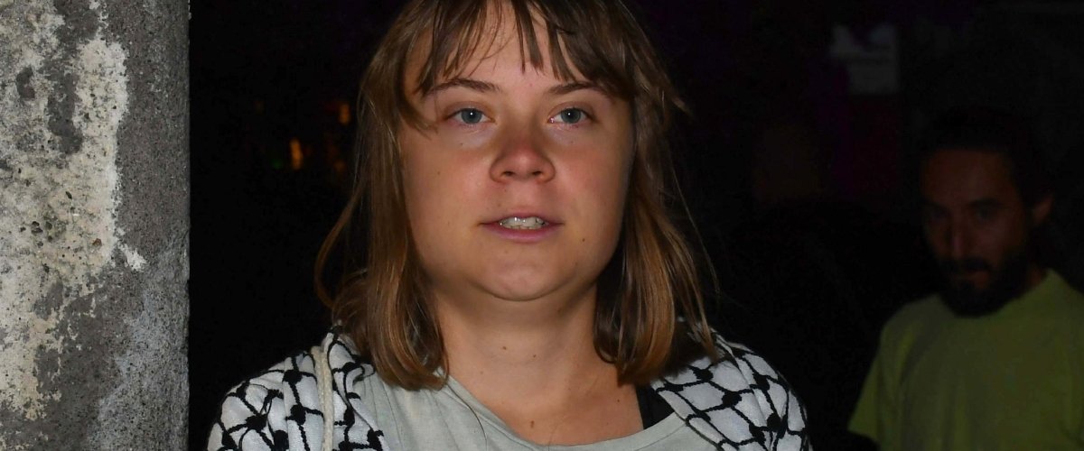 Panico in sala, Greta Thunberg arriva agli Etna Comics ma entra in crisi e non si presenta sul palco Panico in sala, Greta Thunberg arriva agli Etna Comics ma entra in crisi e non si presenta sul palco