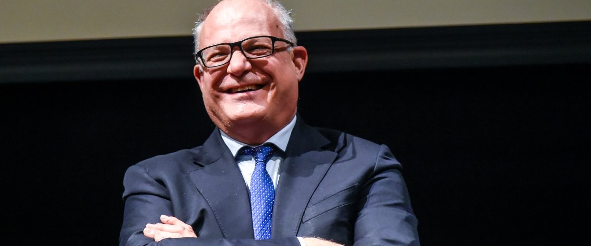 Incredibile Gualtieri: Roma affonda nel degrado, ma lui la racconta come fosse Disneyland Incredibile Gualtieri: Roma affonda nel degrado, ma lui la racconta come fosse Disneyland