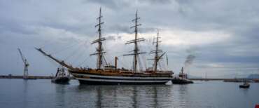 L’Amerigo Vespucci a Napoli