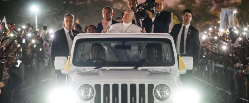 L’ultimo regalo di Papa Francesco ai bambini di Gaza: la papamobile una mini clinica per curarli L’ultimo regalo di Papa Francesco ai bambini di Gaza: la papamobile una mini clinica per curarli